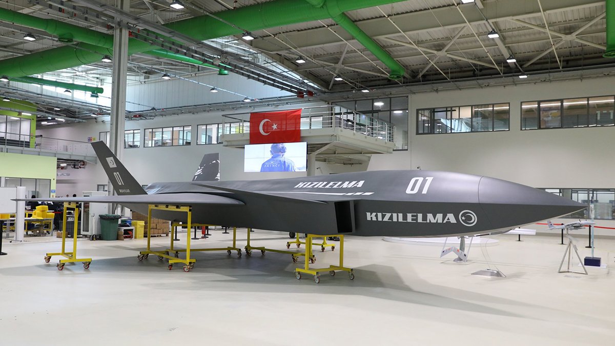 Selçuk Bayraktar, 'Bayraktar Kızılelma'nın boyalı ilk görüntüsünü paylaştı