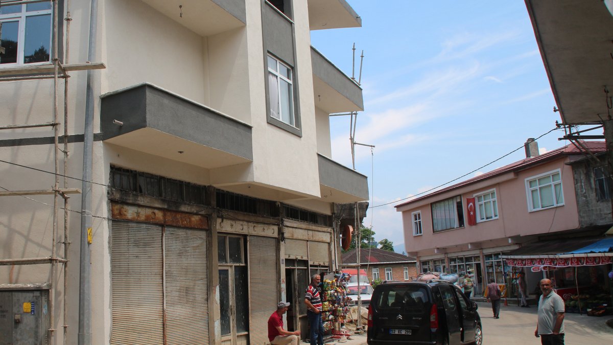 Bu evi görenler dönüp bir daha bakıyor! Balkonu var, kapısı yok