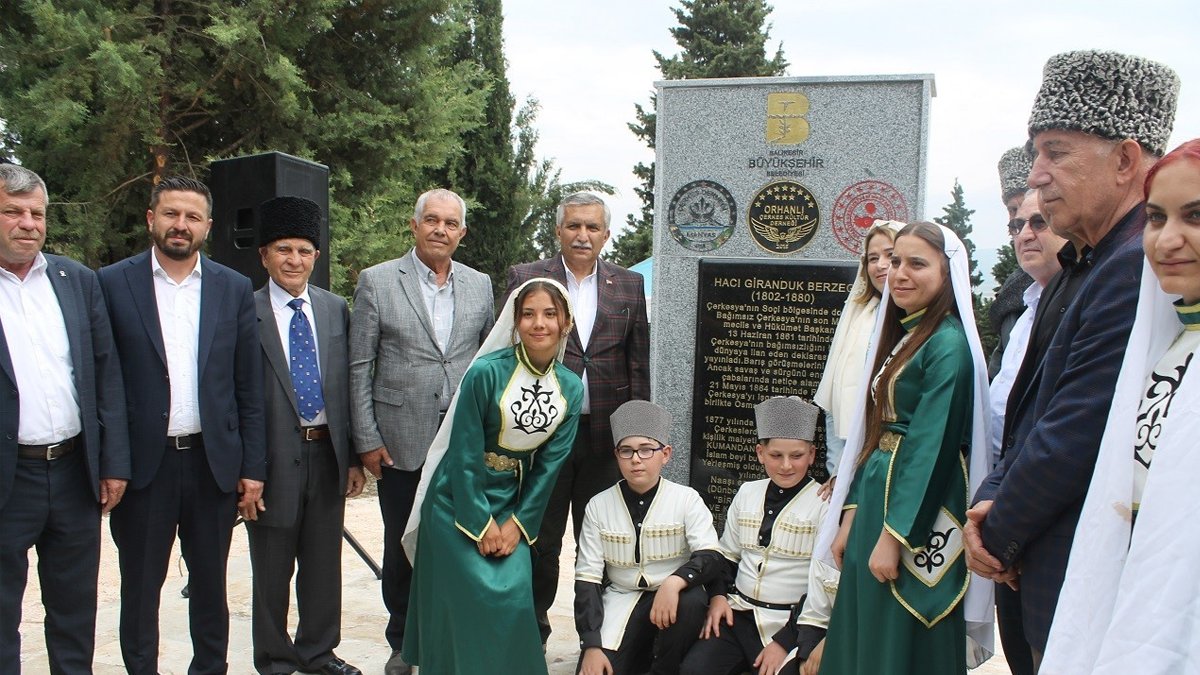 Çerkez Osmanlı komutanının mezarı törenle açıldı
