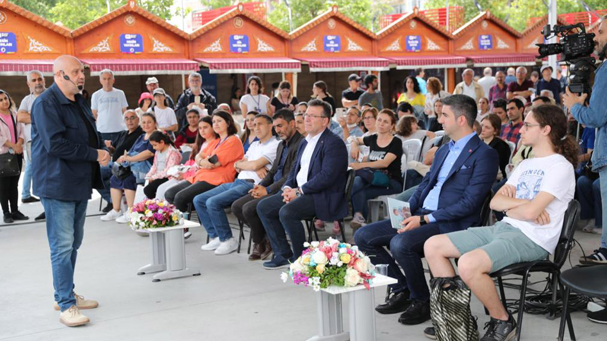 Edebiyat ve Sanat Dünyasının Ünlü İsimleri Okurlarıyla Buluştu