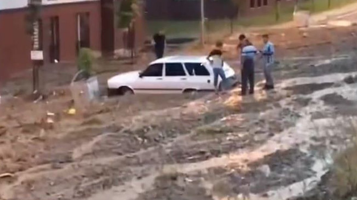 Amasya'da korkunç gün! Dereler taştı, sel oldu, hortum çıktı