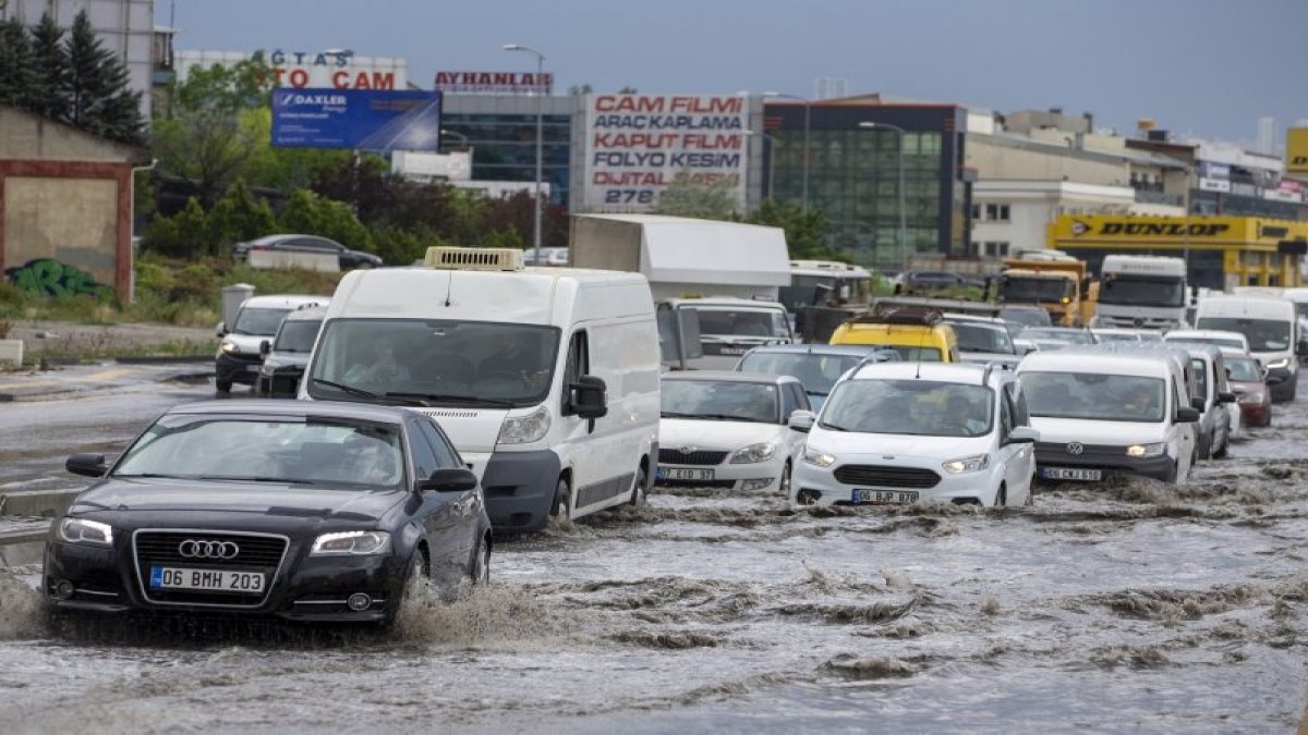 Ülke genelinde sağanak yağışlar devam ediyor! AFAD'dan 5 il için sel uyarısı