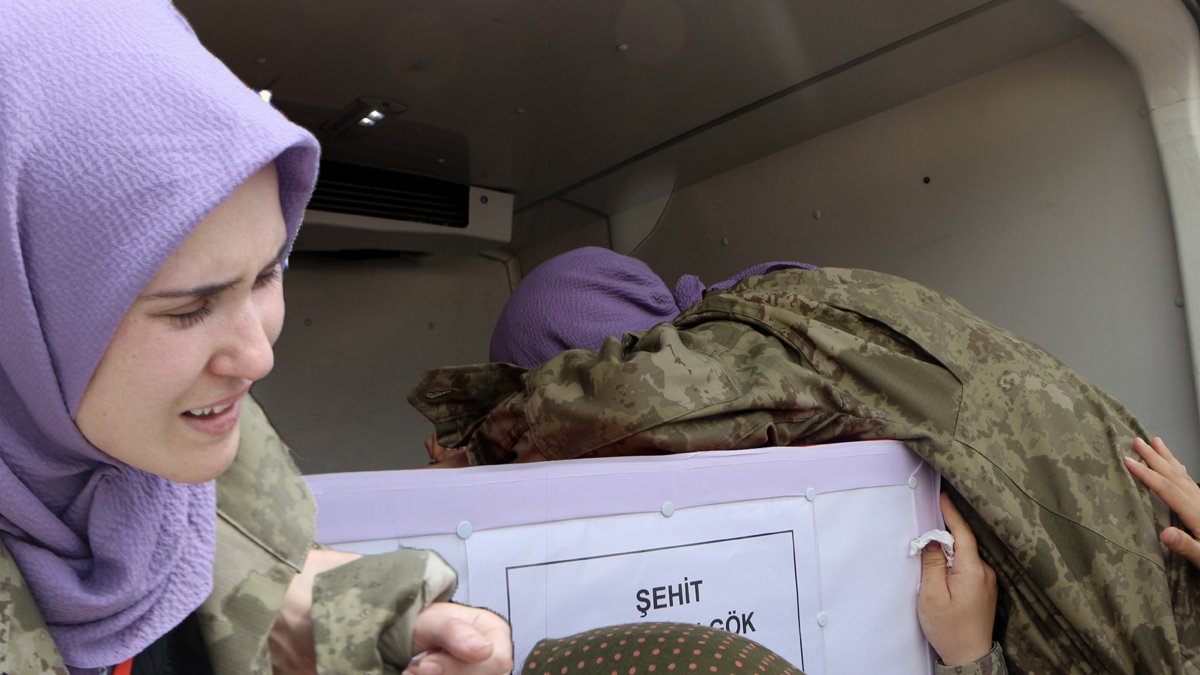 Pençe-Kilit şehidine acı veda: Böyle mi gelecektin?