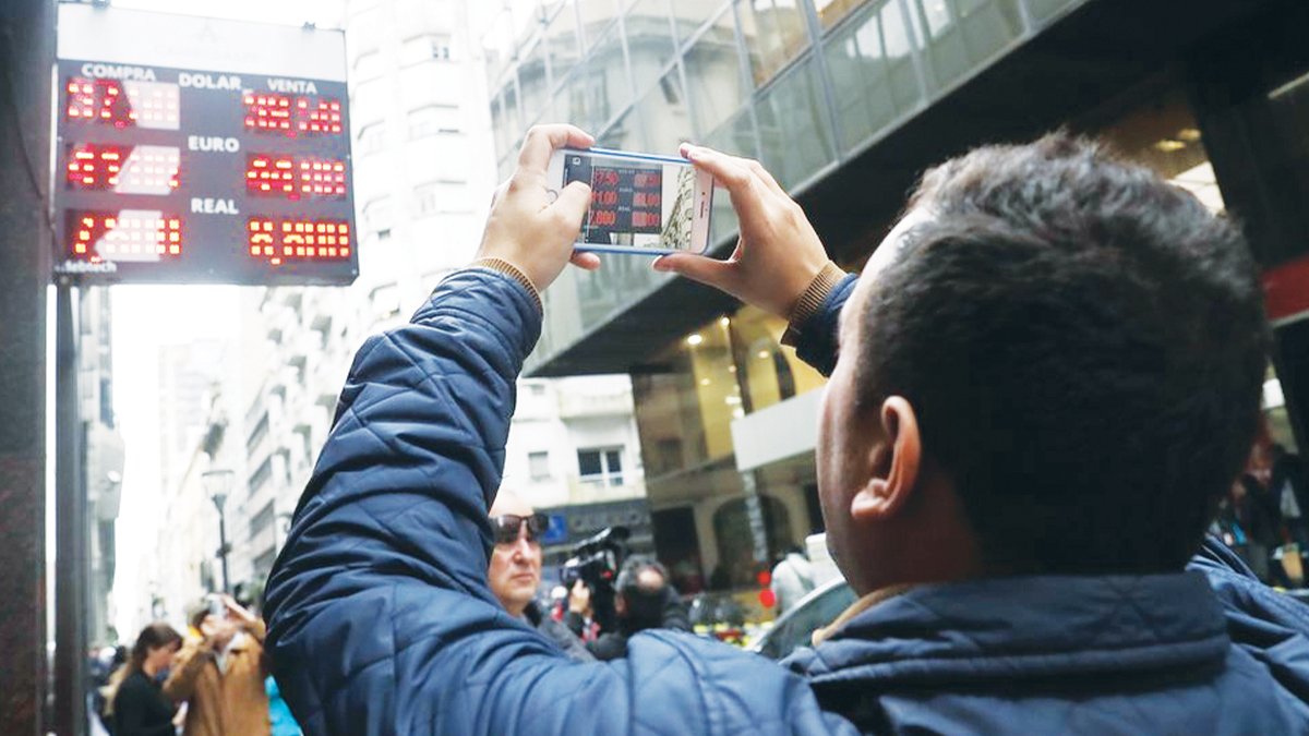 Bütün dünya enflasyona karşı faiz silahını kullanıyor: Herkes ters şeritte!