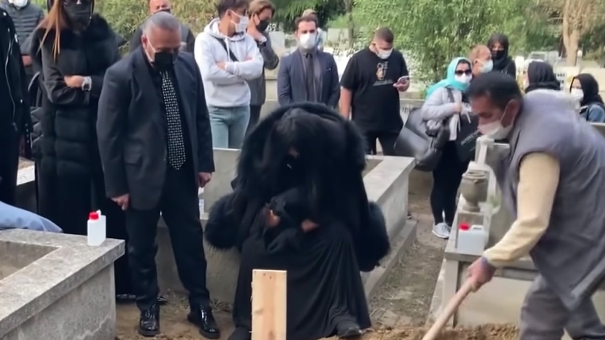 Süleyman Soylu'dan Bülent Ersoy'a Geniş Mezar! İstemişti Yeri Belli Oldu - KARAR