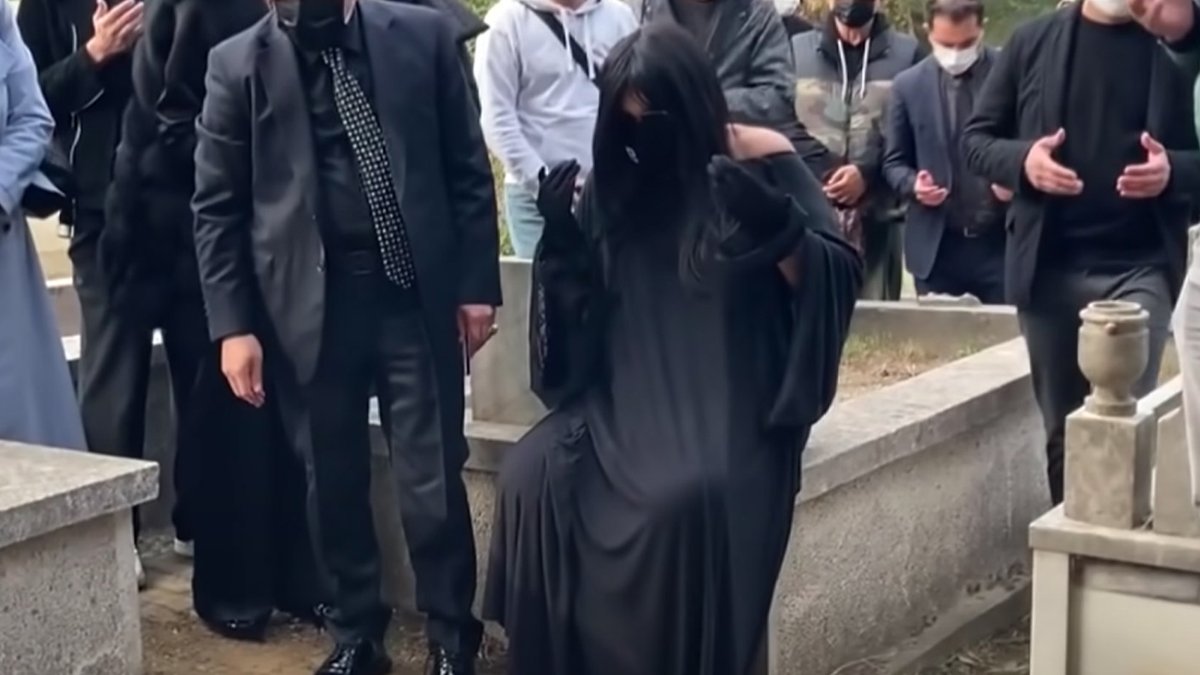 Bülent Ersoy'a Asansörlü Ve Şifreli Mezar Yapılıyor! 3 Kişilik Mezara 1.5 Milyon Lira Harcanacak - KARAR