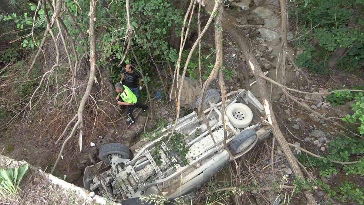 Gümüşhane'de feci kaza: İşçi servisi köprüden düştü
