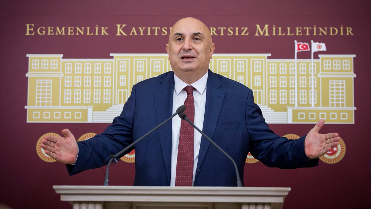 CHP'li Özkoç duyurdu: 'Dezenformasyon  Yasası'na erteleme!