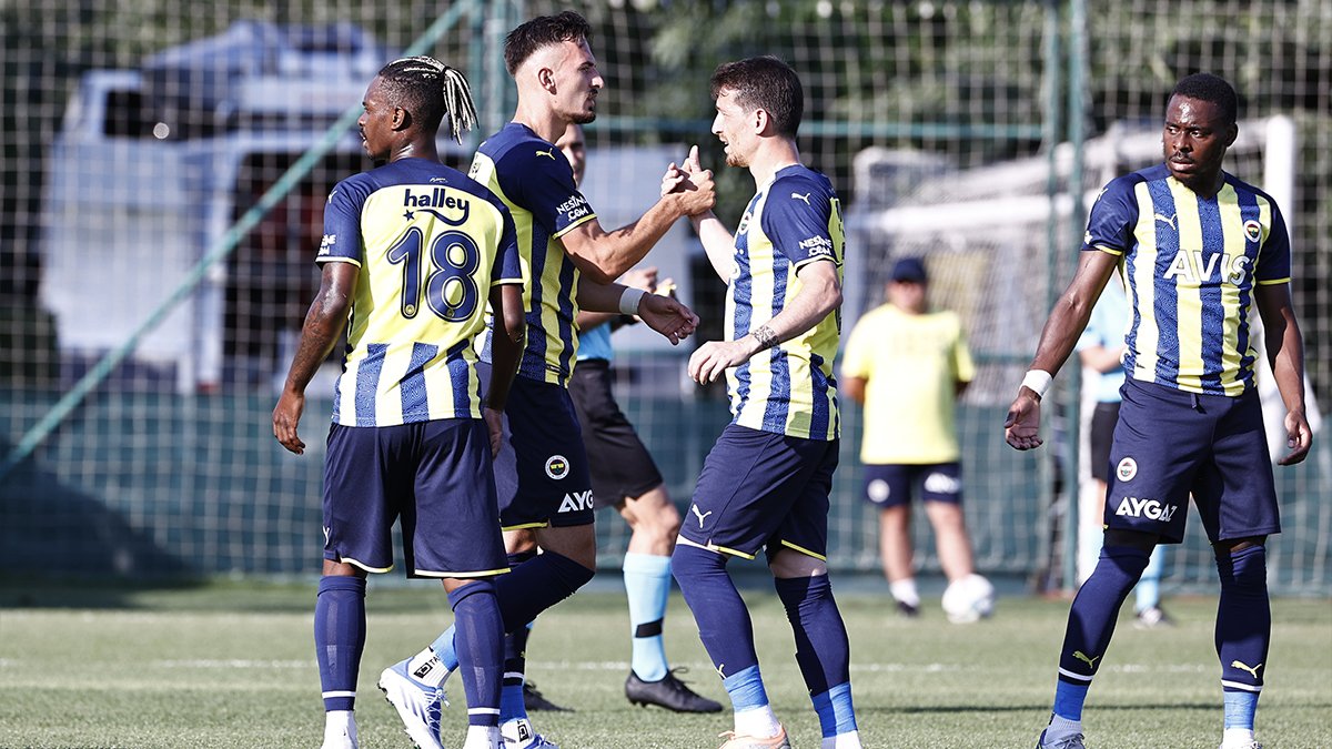 Fenerbahçe hazırlık maçında KF Tirana'yı 4-0 yendi