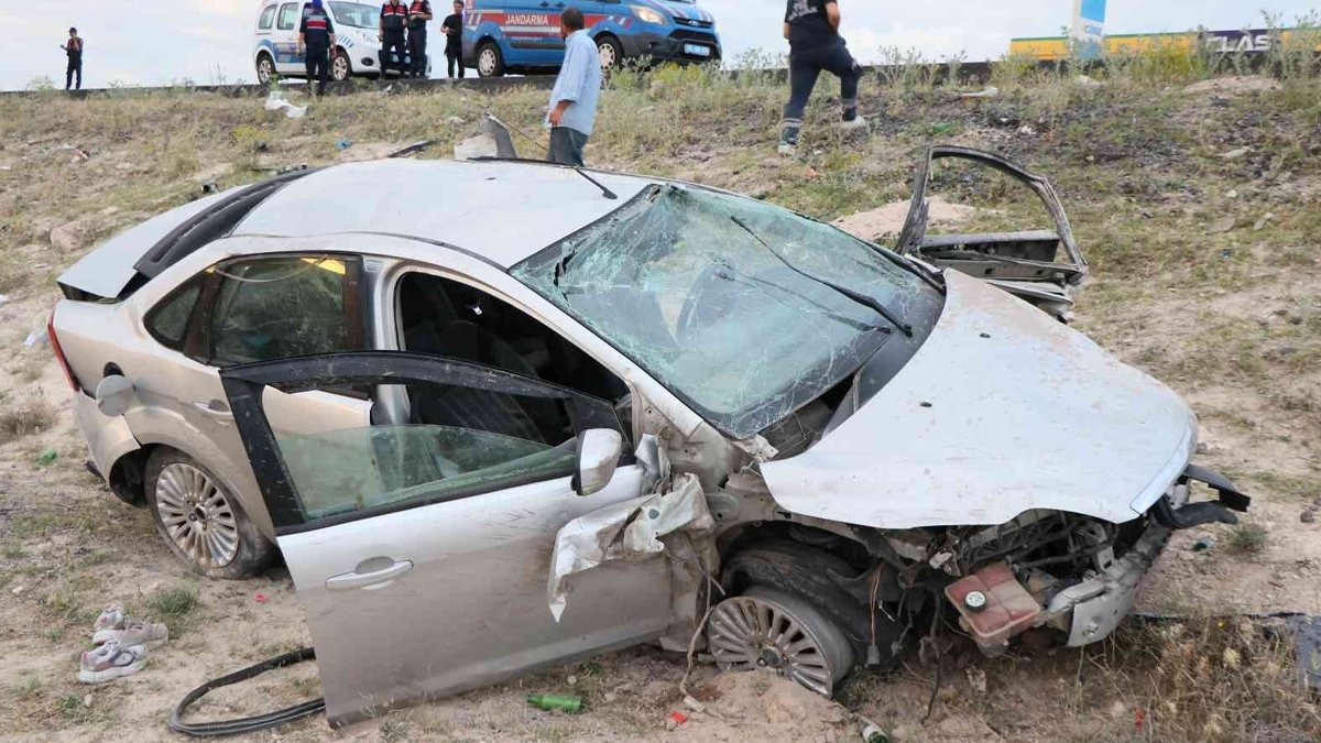Otomobil şarampole devrildi: Anne öldü, 6 kişi yaralandı