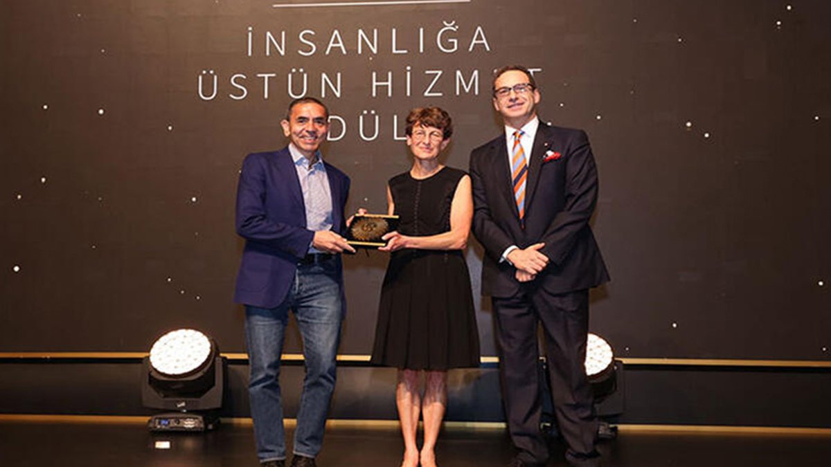 Özlem Türeci ve Uğur Şahin'e 'İnsanlığa Üstün Hizmet' ödülü