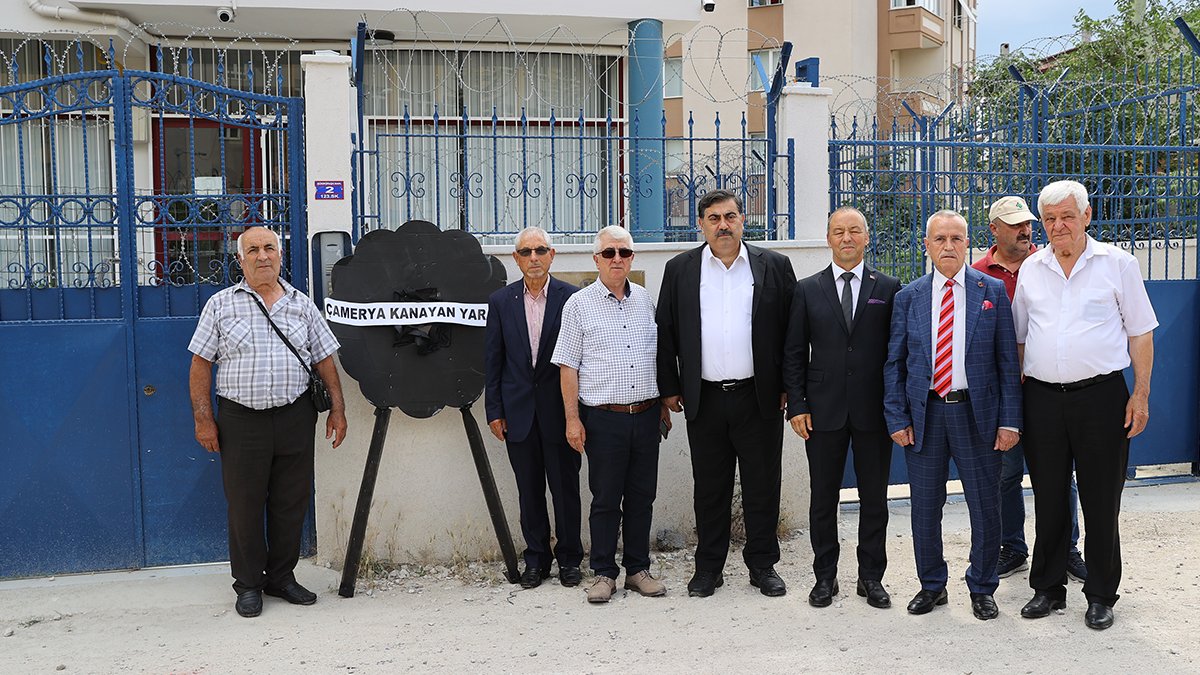 Çamerya Katliamı'nın yıldönümünde Yunanistan'ın Edirne konsolosluğuna siyah çelenk