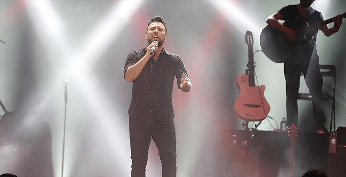 Ünlü şarkıcı Tarkan EXPO'da konser verdi