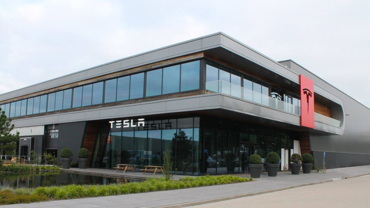 Tesla'dan küçülme kararı: Ofisini kapattı, 200 kişiyi işten çıkardı