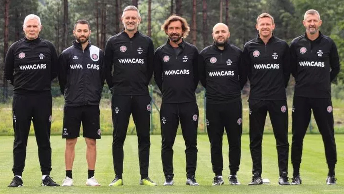 Andrea Pirlo'nun teknik ekibinde dikkat çeken detay