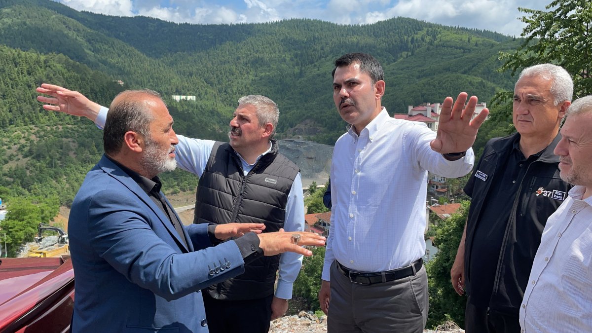 Aynı cami 320 gün sonra ikinci selde tekrar yıkıldı! Bakan Kurum'dan muhtara 'oraya yapmayın, yıkılır demedim mi' azarı