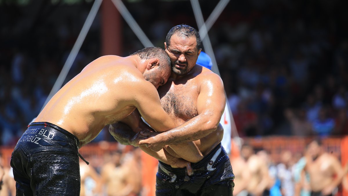 Kırkpınar'da tarihi gün: Hakem odasını bastı, polis güçlükle çıkardı