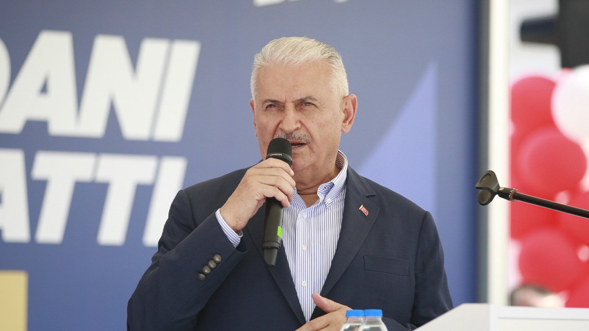 Binali Yıldırım: Bizim işimiz hizmet, boş işlerle uğraşmayız