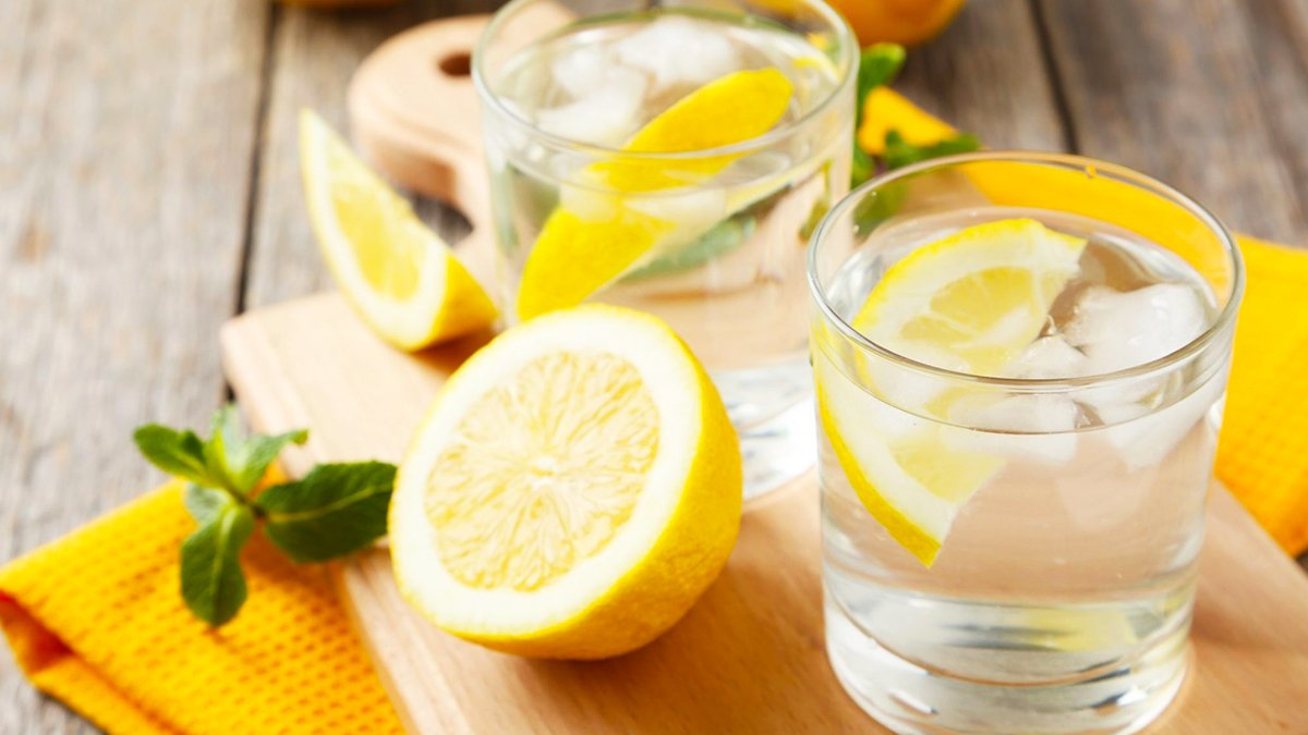 Aç Karnına Limonlu Su İçmenin İnanılmaz Faydaları Var! Peki Siz Bunları Biliyor Musunuz?