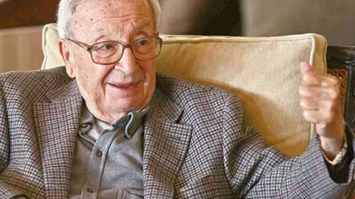 Eski Dışişleri Bakanı İlter Türkmen hayatını kaybetti