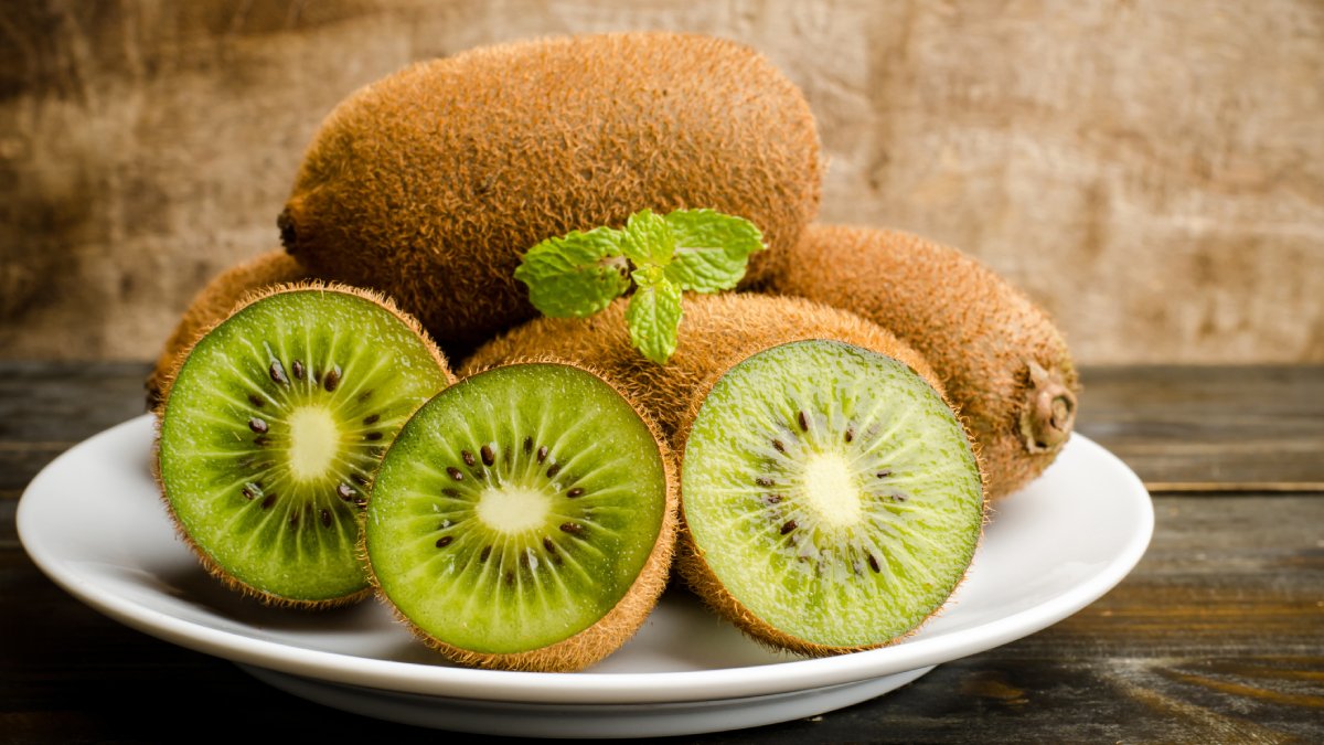 Kivi Meyvesini Kabuğuyla Yemenin Nedeni Bu! Kivi Kabuğunun Faydalarını Görünce Şok Olacaksınız