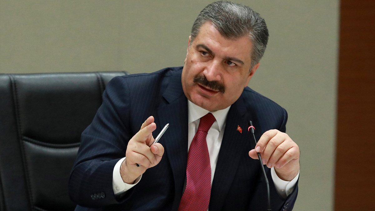 Bakan Koca'dan 50 yaş üstü ve risk grubundakiler uyarı: Maskeyi zaruri kılan durumları biliyoruz