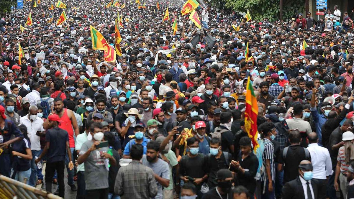 Tansiyonun tırmandığı ülkede başbakan görevi bıraktı: Sri Lanka'da istifa