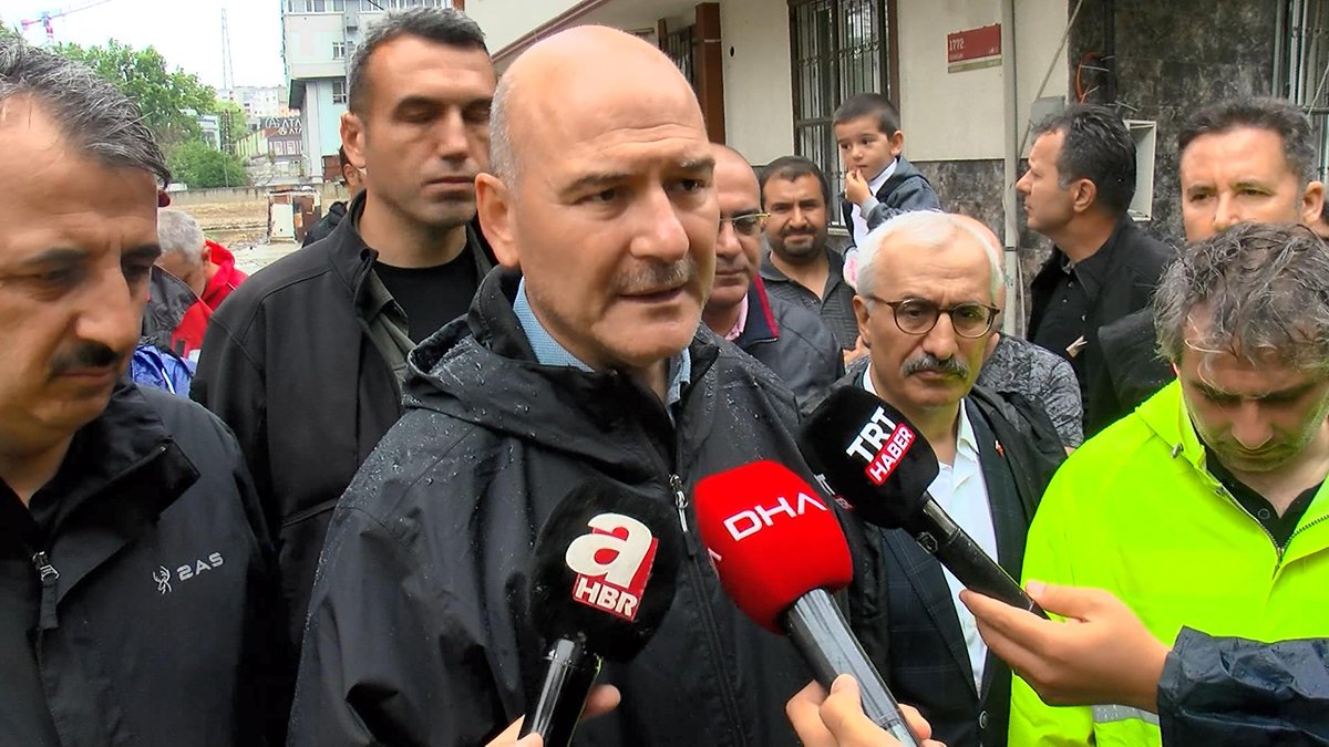 Esenyurt'ta ev ve işlerini su bastı... Bakan Soylu'dan nakdi yardım açıklaması