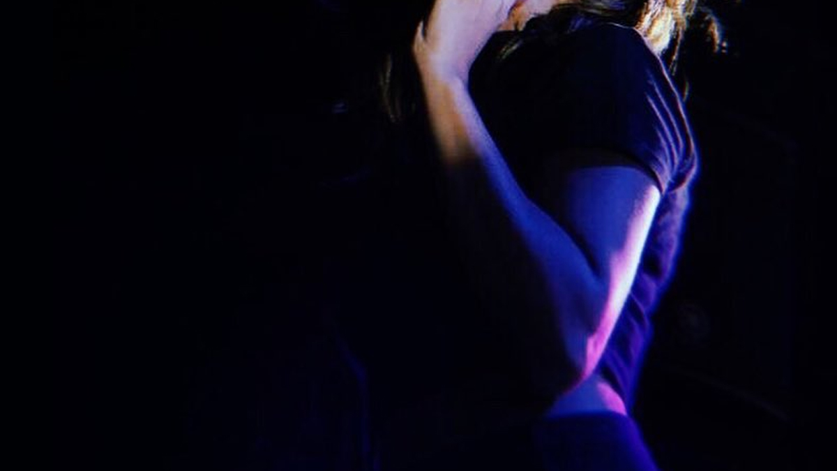 Ünlü Şarkıcı Yine Yaptı Yapacağını... Boşanmak Üzere Olduğu Eşinin Önünde Yakın Arkadaşı İle Dans