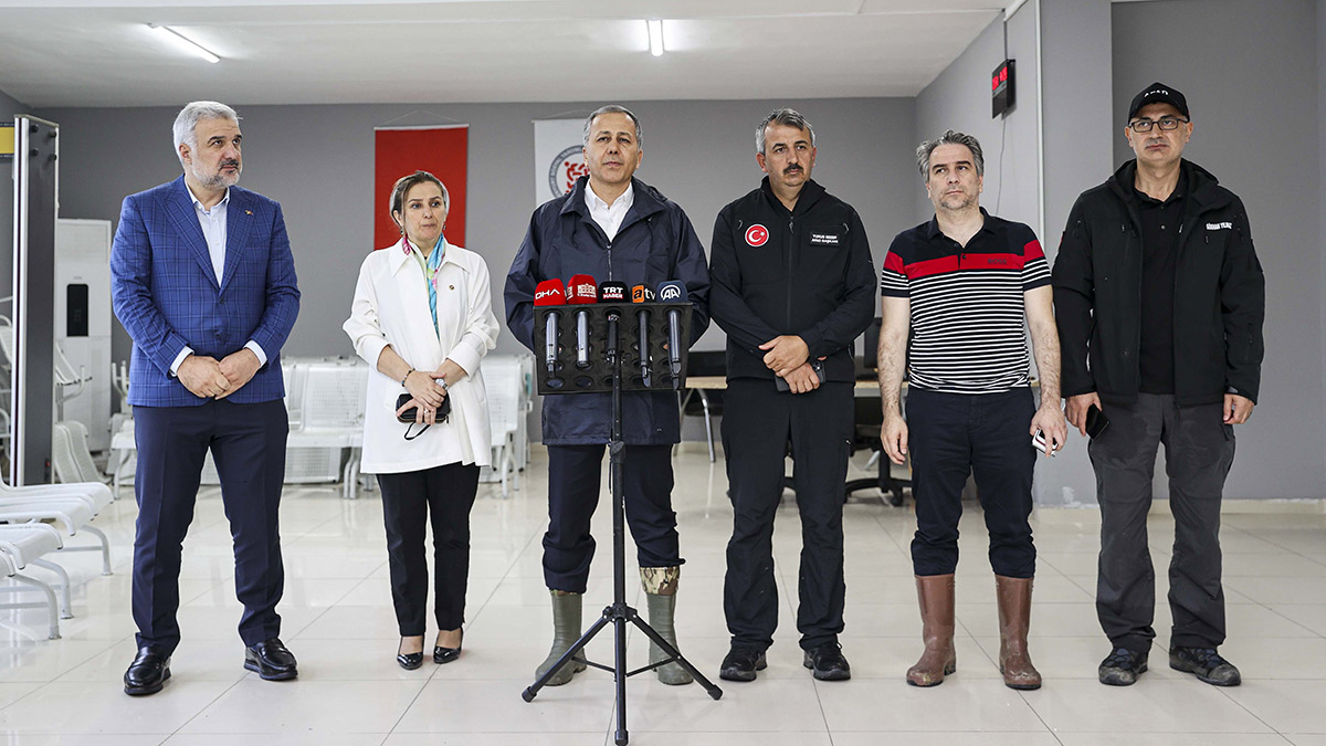 İstanbul Valisi'nden tepki çeken fotoğraf: 'Bu görüntü kabul edilebilir mi?'