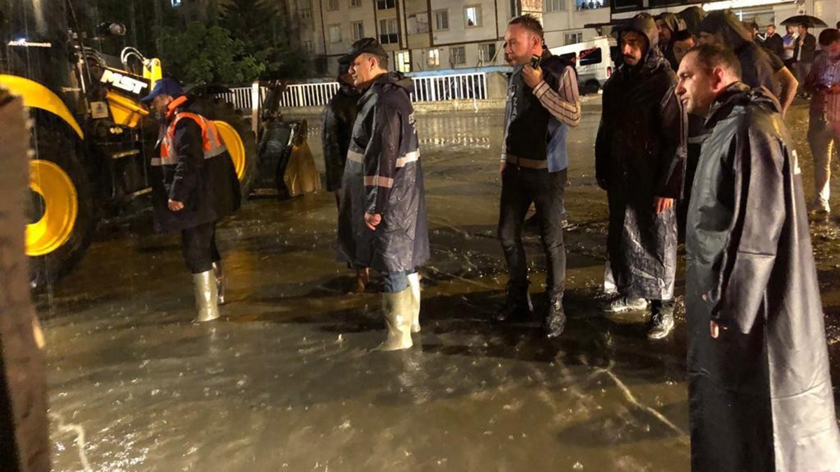 Esenyurt Belediye Başkanı'ndan sel açıklaması: Geçmişte yapılan yanlışlar yüzünden oldu