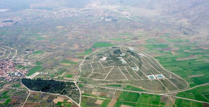 Demirel Anıtkabir'den sonraki en büyük alana defnedilecek