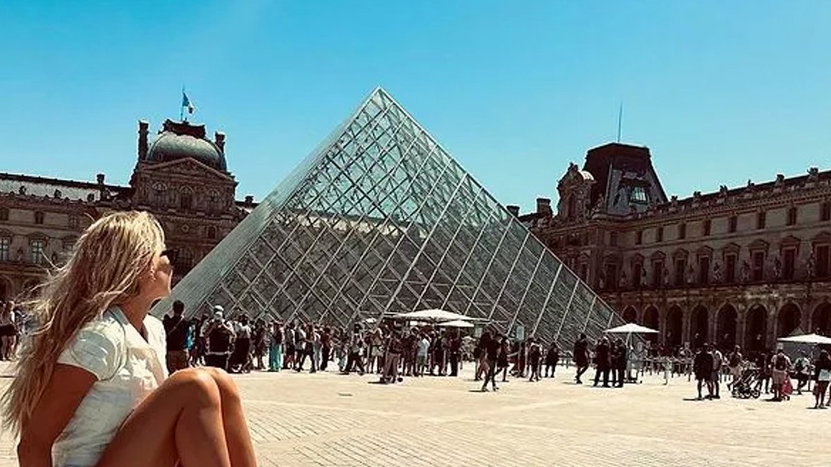 Küçük Kız Sosyal Medyayı Paris'ten Salladı! Melisa Annesini İfşa Etti... Ünlü Manken Aşk Tazeliyor...