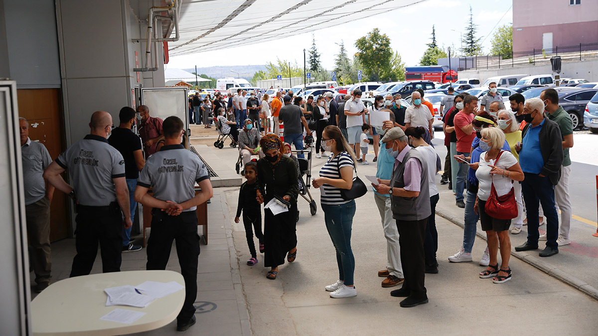 Haberi duyan hastaneye koştu! Vatandaşlar hatırlatma dozu aşısı için akın etti