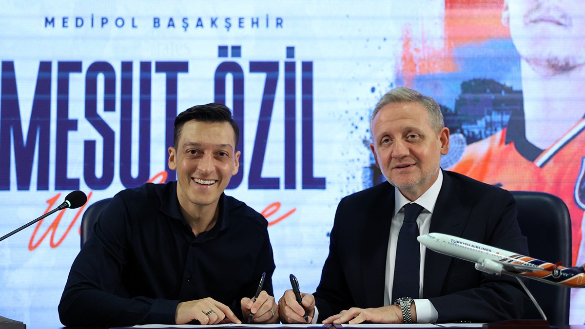 Mesut Özil Başakşehir'e imzayı attı:  Sadece bir kulübe gidebilirdim o da Başakşehir'di