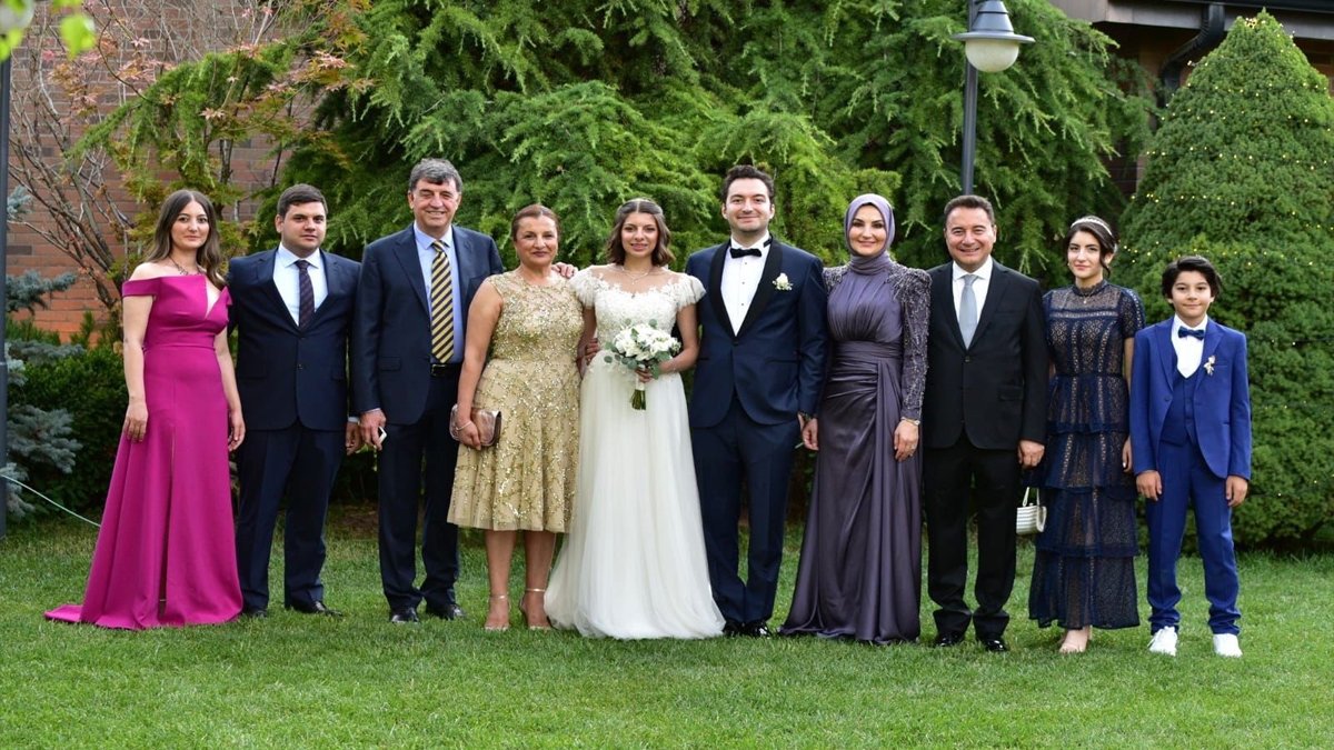 Babacan ailesinin mutlu günü: DEVA Partisi lideri oğlunu evlendirdi