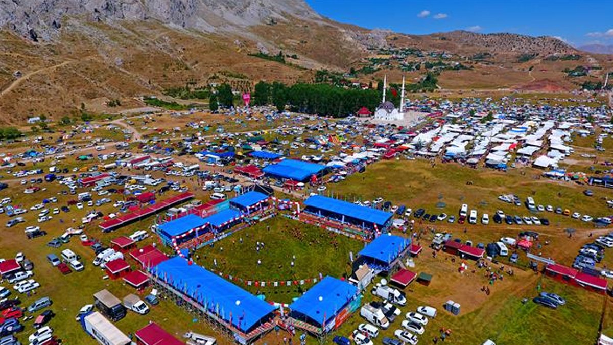 Alanya Belediyesi'nden tepki çeken karar: Davutoğlu'nun etkinliğe katılması 'uygun' bulunmadı