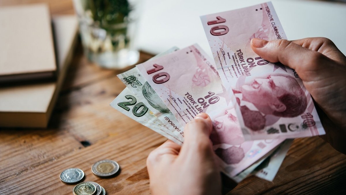 Milyonlarca emeklinin gözü bu haberdeydi: Zamlı maaşların ödeneceği tarihler belli oldu