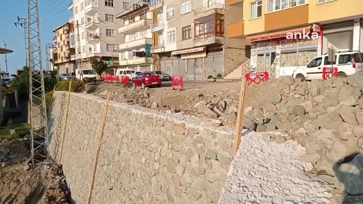 Yol çalışması yapan şirket şehitliğin üzerine moloz döktü: Orada şehitlik olduğunu dahi bilmiyorum