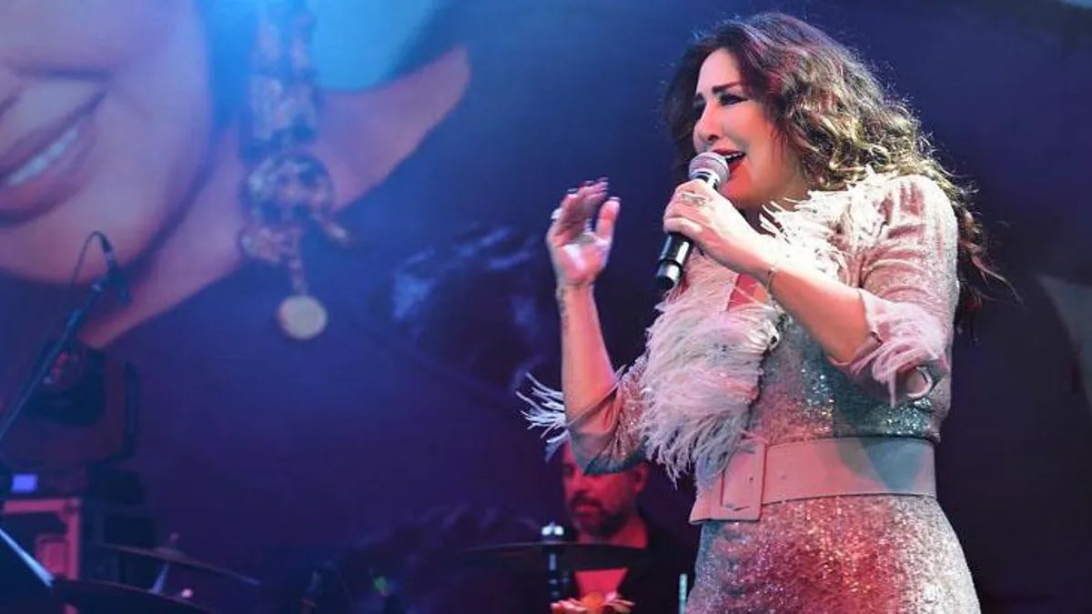 Ünlü şarkıcı Nükhet Duru konserini yarıda kesti, sırra kadem bastı