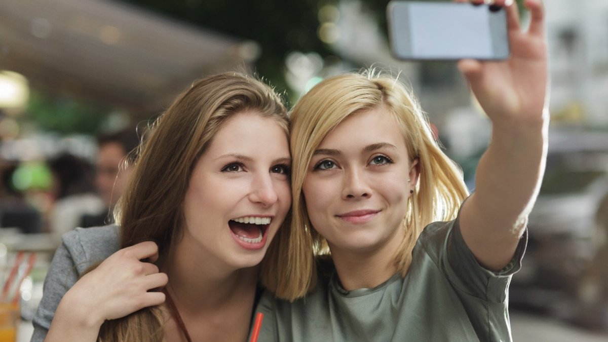 Resimlerde Hiç Fotojenik Çıkmıyor Musunuz? Bu Yöntemle Sizi Kıskanacaklar... İşte Fotoğraflarda Harika Görünmenin Püf Noktaları