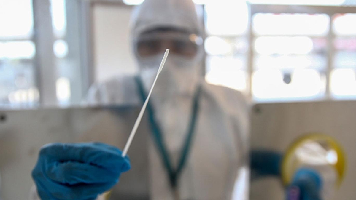 Uzman isimden aşı uyarısı: Şiddetli bir dalgayla karşı karşıyayız