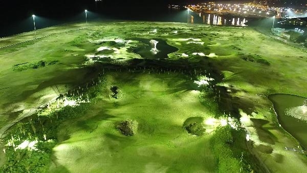Samsun'da deniz doldurularak yapılan dünyanın ilk golf sahasında sona yaklaşıldı