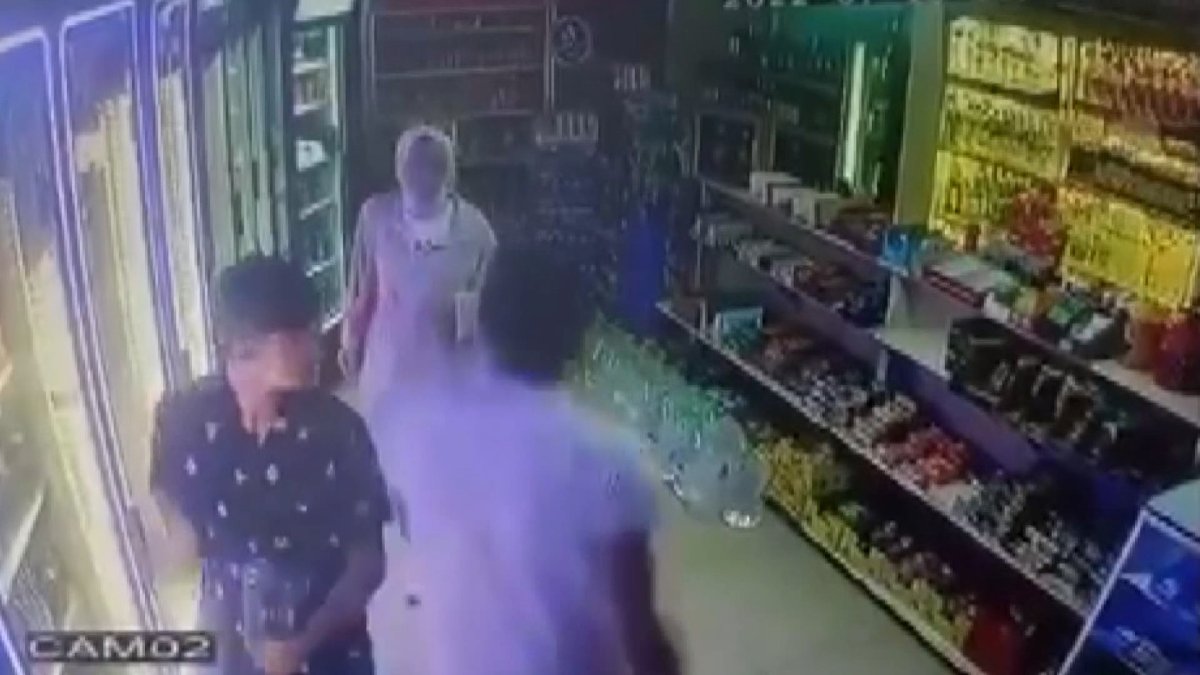 Skandal olay kameralara yansıdı: Genç kızı önce taciz etti sonra tekme tokat dövdü