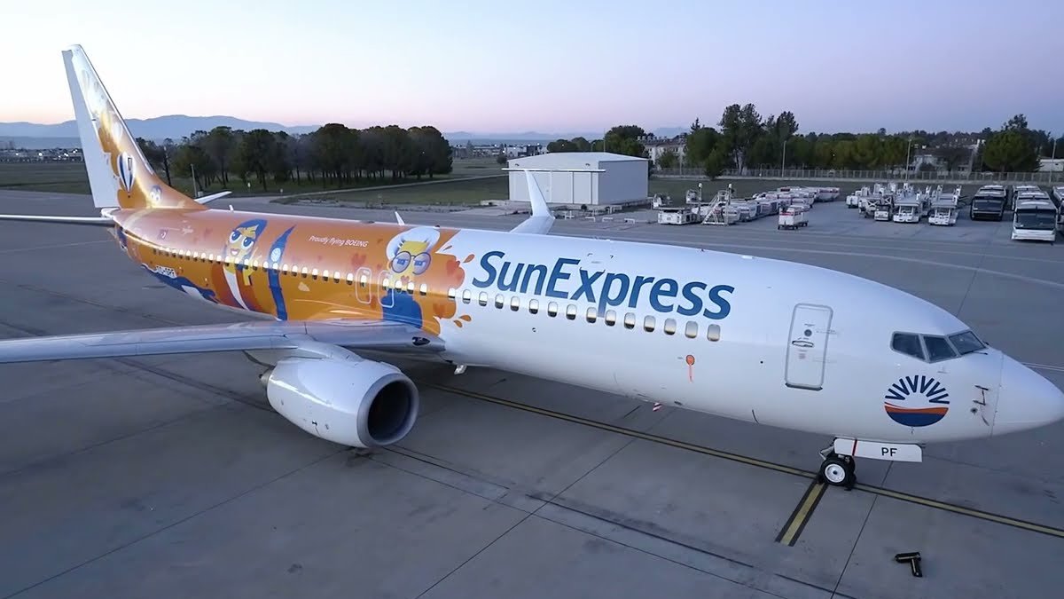 Sunexpress'ten 'yemekte yılan kafası' açıklaması: Tedariği durdurduk