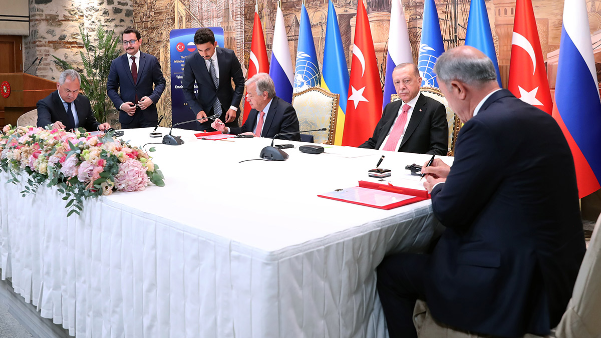 İstanbul'da tarihi imza: Tahıl koridoru açıldı