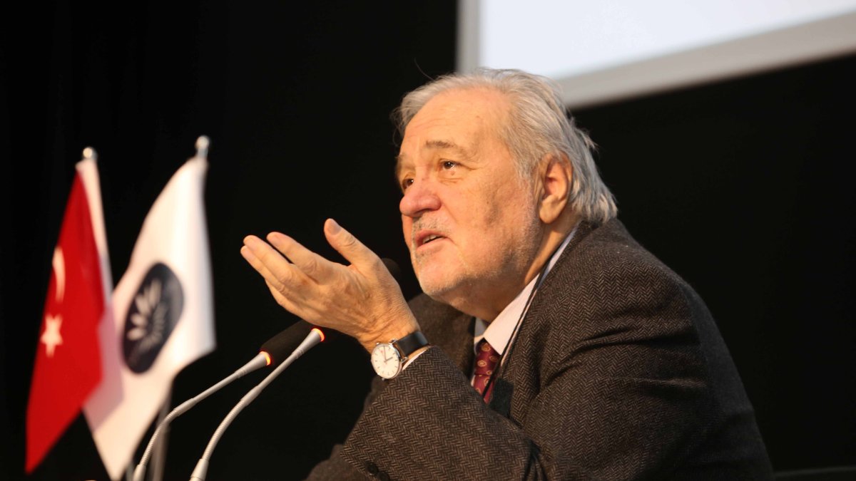 İlber Ortaylı'dan Ayasofya tepkisi: Yılda 3 milyon kişinin girmesi bir facia