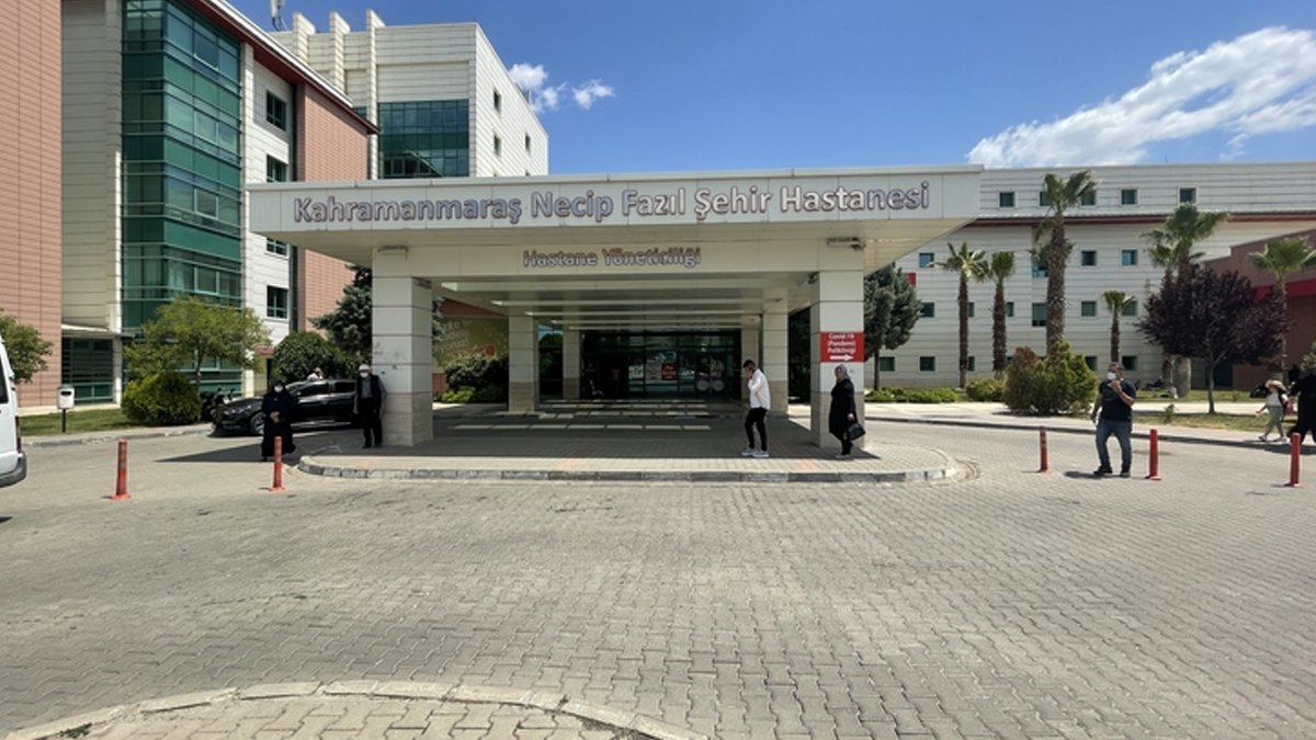 Bataklık zemine yapıldığı iddia edilmişti: 4,6'lık deprem şehir hastanesini vurdu