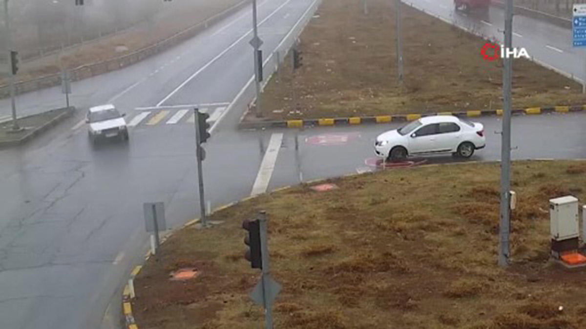 Dikkatsiz sürücülerin kazaları kameralara böyle yansıdı