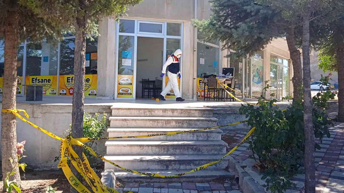 Afyonkarahisar'da dehşet: 1 kişiyi öldürüp eşi ve komşusunu yaraladı